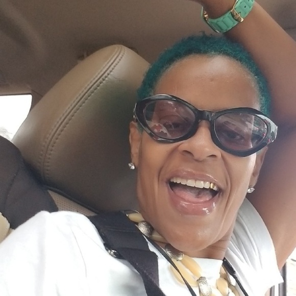 Meet your Posher, Kelly - Picture 2 of 2